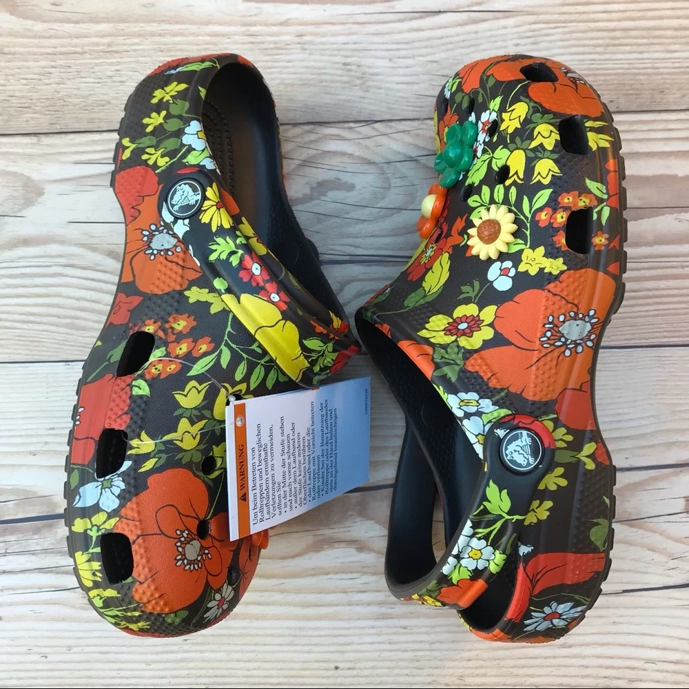 Crocs Classic Retro Floral Clog - Picture 15 of 16